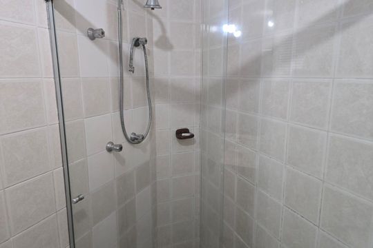 Banheiro de apartamento à venda com 3 quartos, 80m² em Parque Peruche, São Paulo