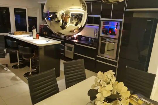 Cozinha de apartamento à venda com 1 quarto, 84m² em Pinheiros, São Paulo