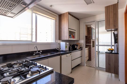 Cozinha de apartamento para alugar com 3 quartos, 137m² em Vila Morumbi, São Paulo