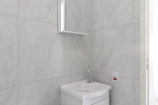 Banheiro Social de apartamento para alugar com 1 quarto, 50m² em Azenha, Porto Alegre
