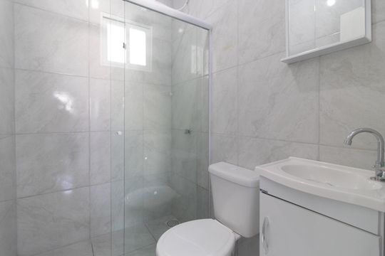 Banheiro Social de apartamento para alugar com 1 quarto, 50m² em Azenha, Porto Alegre