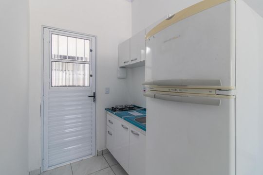 Cozinha de apartamento para alugar com 1 quarto, 50m² em Azenha, Porto Alegre