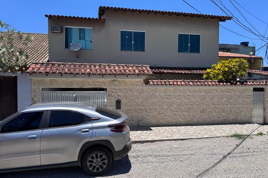 Fachada de casa à venda com 2 quartos, 200m² em Vargem Grande, Rio de Janeiro