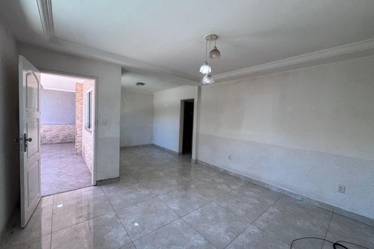 Sala de casa à venda com 2 quartos, 200m² em Vargem Grande, Rio de Janeiro