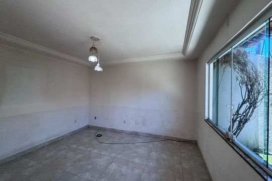 Sala de casa à venda com 2 quartos, 200m² em Vargem Grande, Rio de Janeiro