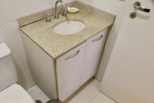 Banheiro de kitnet/studio à venda com 1 quarto, 33m² em Chácara Santo Antônio, São Paulo
