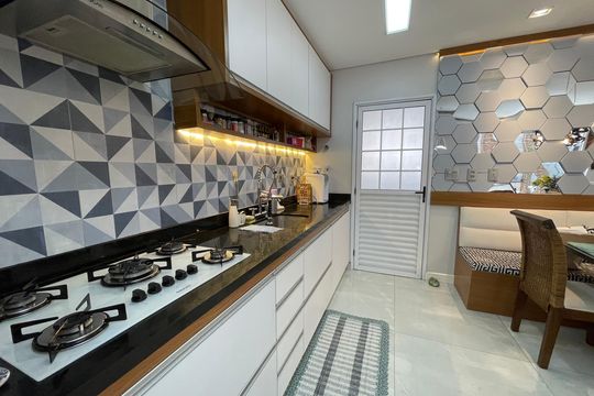 Cozinha de casa de condomínio à venda com 3 quartos, 136m² em Caxingui, São Paulo