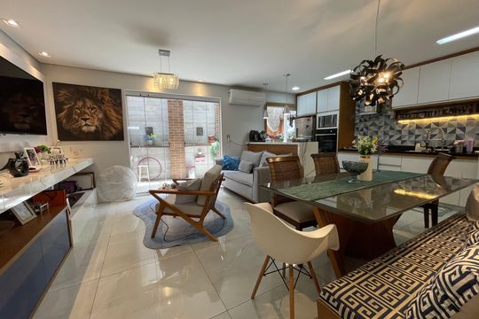 Sala de casa de condomínio à venda com 3 quartos, 136m² em Caxingui, São Paulo