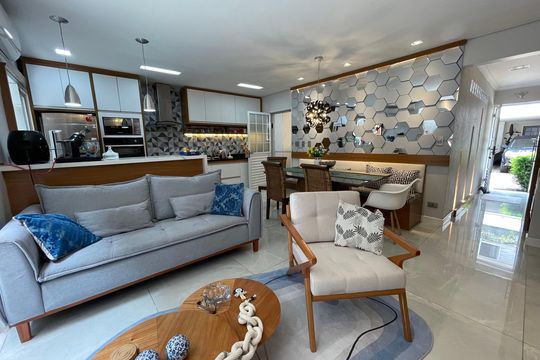 Sala de casa de condomínio à venda com 3 quartos, 136m² em Caxingui, São Paulo