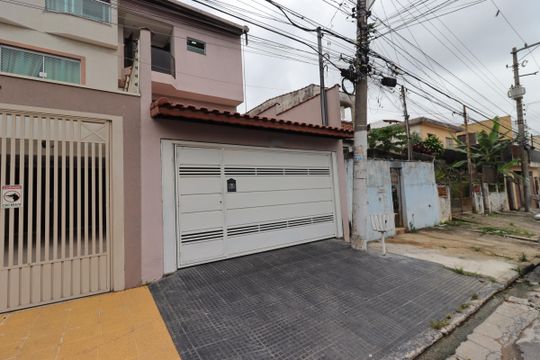 Fachada de casa à venda com 3 quartos, 80m² em Jardim Santo Alberto, Santo André