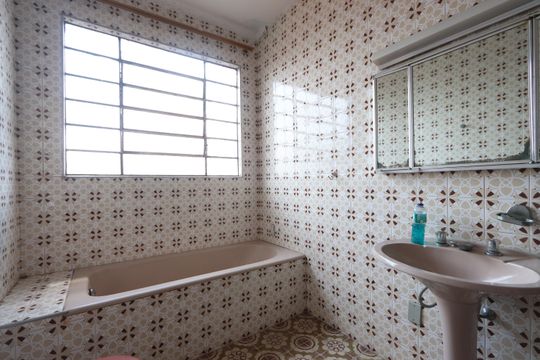 Banheiro de casa à venda com 3 quartos, 254m² em Vila California, São Paulo