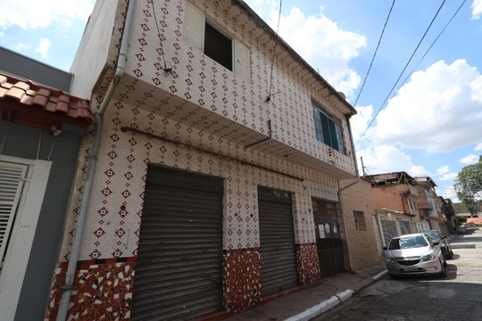 Fachada de casa à venda com 3 quartos, 254m² em Vila California, São Paulo