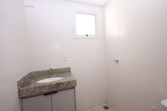 Banheiro Social de apartamento para alugar com 2 quartos, 58m² em Vila Lucy, Goiânia