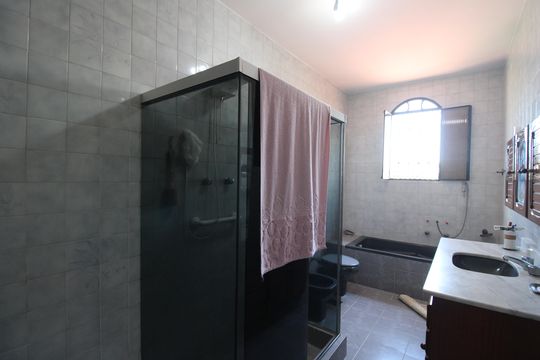 Banheiro da suíte de casa de condomínio à venda com 4 quartos, 1500m² em Pechincha, Rio de Janeiro