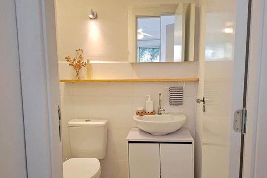 Banheiro de apartamento à venda com 1 quarto, 27m² em Vila Butantã, São Paulo