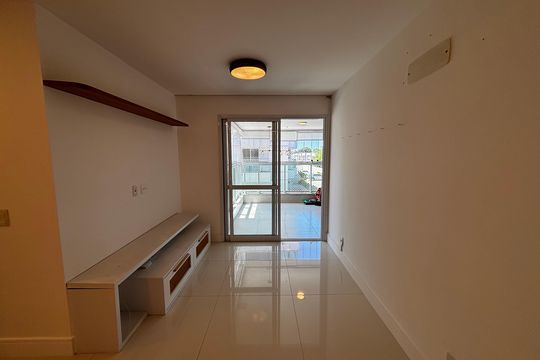 Sala de apartamento à venda com 2 quartos, 74m² em Recreio dos Bandeirantes, Rio de Janeiro
