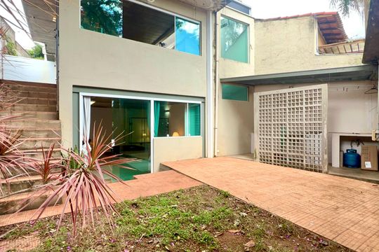 Garagem de casa à venda com 2 quartos, 110m² em Vila Madalena, São Paulo