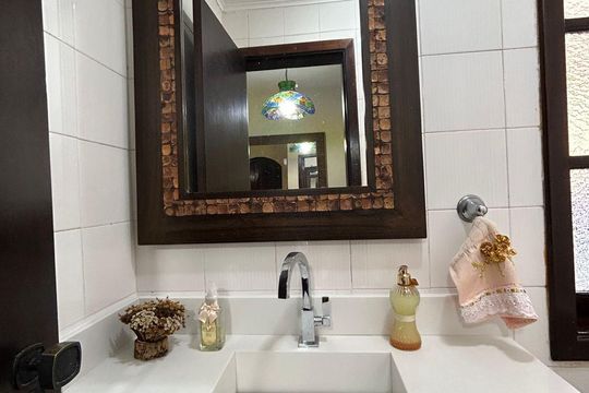 Banheiro de casa de condomínio à venda com 4 quartos, 600m² em Jacarepaguá, Rio de Janeiro