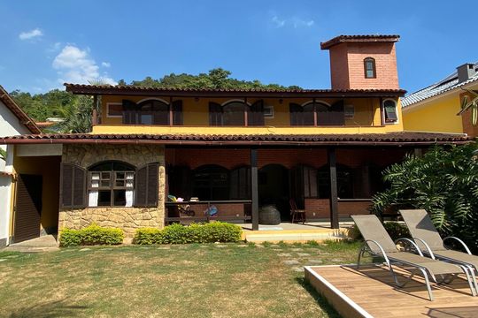 Fachada de casa de condomínio à venda com 4 quartos, 600m² em Jacarepaguá, Rio de Janeiro