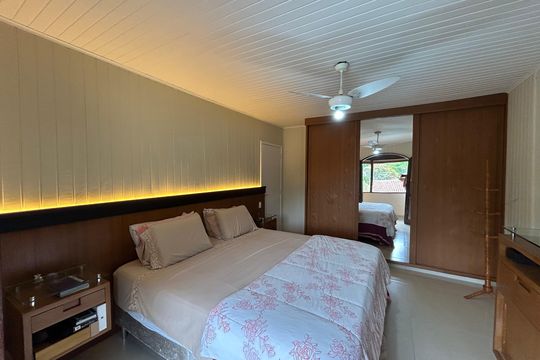 Quarto de casa de condomínio à venda com 4 quartos, 600m² em Jacarepaguá, Rio de Janeiro