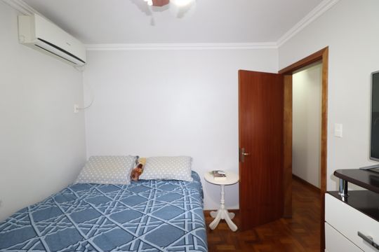 Quarto 1 de apartamento à venda com 3 quartos, 77m² em Rio Branco, Porto Alegre