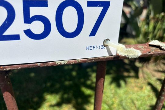 Plaquinha Instalada código KEFI-138 de apartamento à venda com 1 quarto, 40m² em Jardim Itu, Porto Alegre