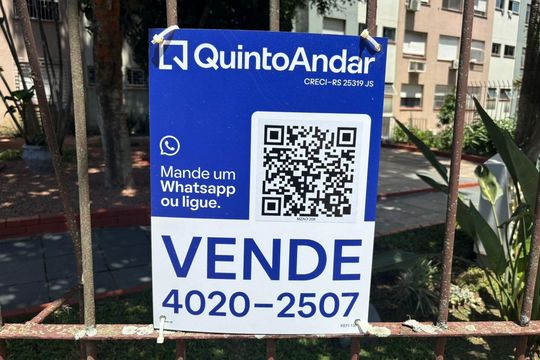 Plaquinha Instalada código KEFI-138 de apartamento à venda com 1 quarto, 40m² em Jardim Itu, Porto Alegre