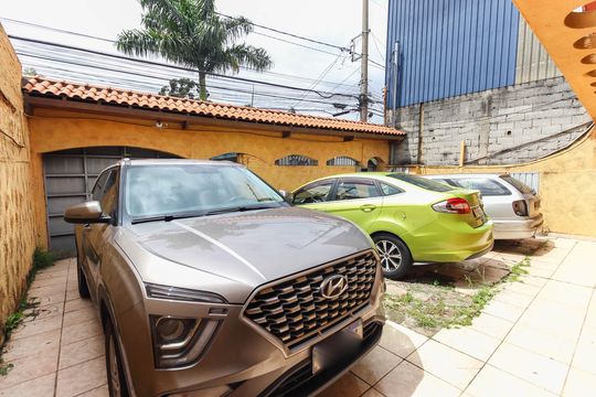 Garagem de casa à venda com 5 quartos, 450m² em Itaquera, São Paulo