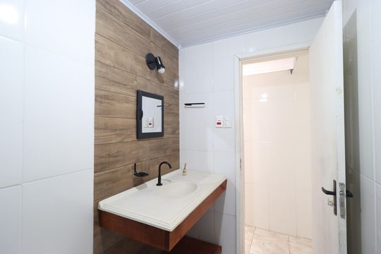 Banheiro de apartamento para alugar com 1 quarto, 38m² em Sarandi, Porto Alegre