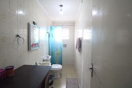 Banheiro comum de casa à venda com 3 quartos, 125m² em Vila Marari, São Paulo