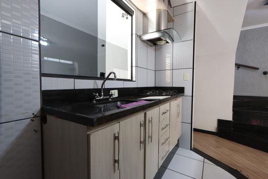 Cozinha de casa de condomínio para alugar com 2 quartos, 76m² em Vila Industrial, São Paulo