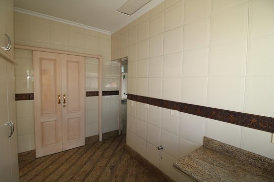 Área de Serviço de casa para alugar com 4 quartos, 700m² em Jardim Franca, São Paulo