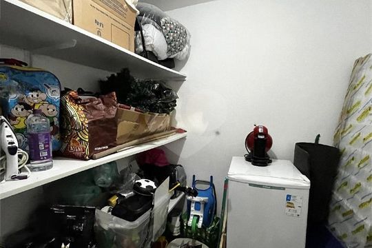 Casa à venda com 3 quartos, 242m² em Chora Menino, São Paulo