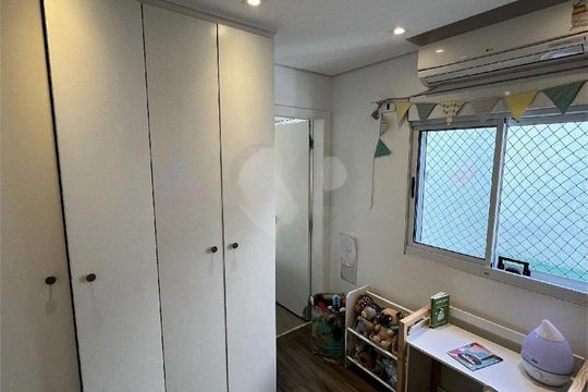 Casa à venda com 3 quartos, 242m² em Chora Menino, São Paulo