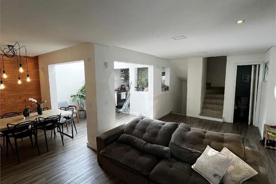 Casa à venda com 3 quartos, 242m² em Chora Menino, São Paulo