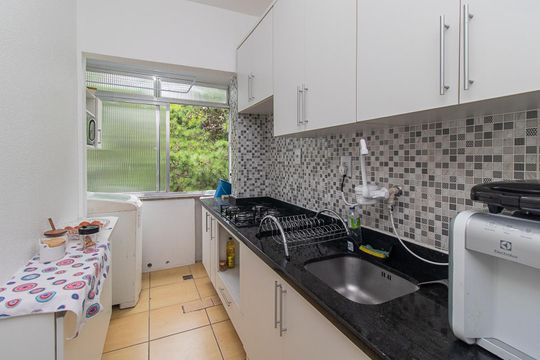 Cozinha de apartamento à venda com 1 quarto, 42m² em Cavalhada, Porto Alegre