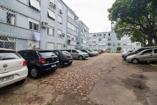 Garagem de apartamento à venda com 1 quarto, 42m² em Cavalhada, Porto Alegre