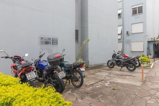 Garagem de apartamento à venda com 1 quarto, 42m² em Cavalhada, Porto Alegre