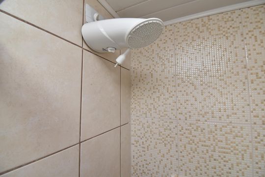 Banheiro do Studio de kitnet/studio para alugar com 1 quarto, 21m² em Centro, Curitiba