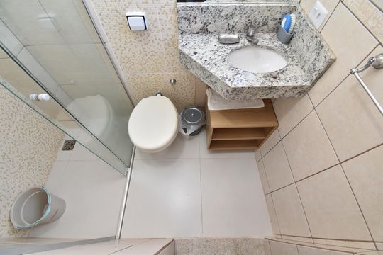 Banheiro do Studio de kitnet/studio para alugar com 1 quarto, 21m² em Centro, Curitiba