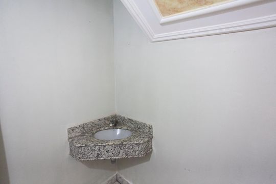 Lavabo de casa para alugar com 3 quartos, 329m² em Brasil, Uberlândia
