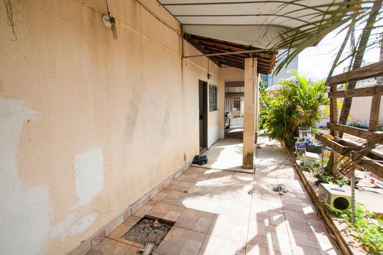 Quintal de casa para alugar com 3 quartos, 329m² em Brasil, Uberlândia