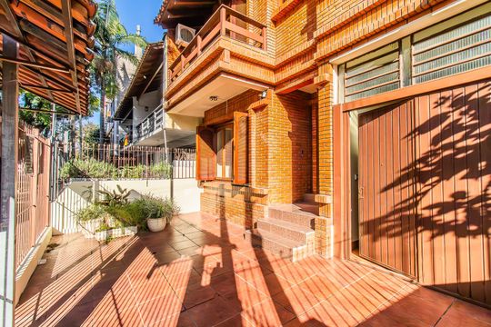 Casa para alugar com 3 quartos, 243m² em Menino Deus, Porto Alegre