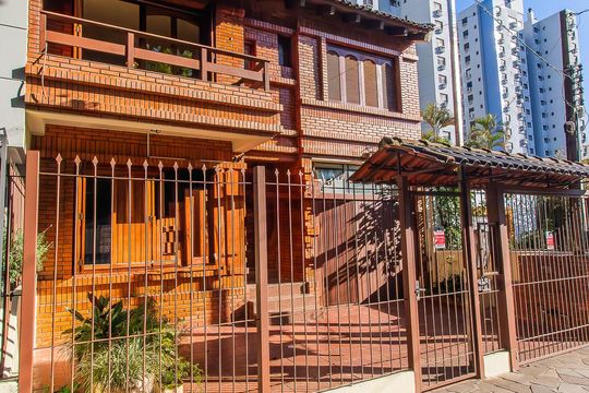 Casa para alugar com 3 quartos, 243m² em Menino Deus, Porto Alegre