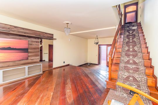 Casa para alugar com 3 quartos, 243m² em Menino Deus, Porto Alegre