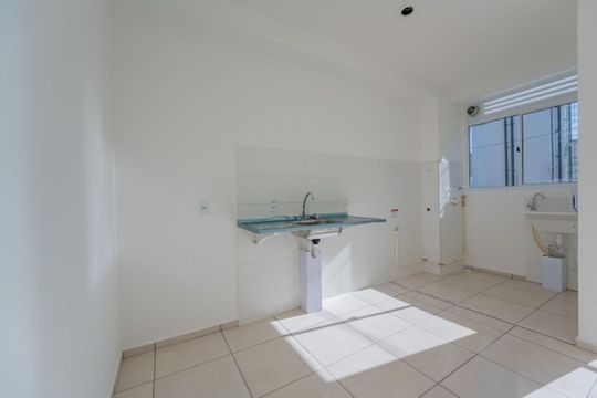 Cozinha de apartamento para alugar com 2 quartos, 42m² em Vila Ouro Preto, Duque de Caxias
