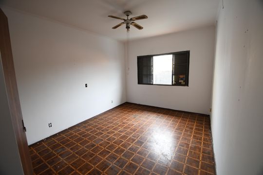 Quarto 1 de casa à venda com 3 quartos, 330m² em Jardim Quarto Centenário, Campinas
