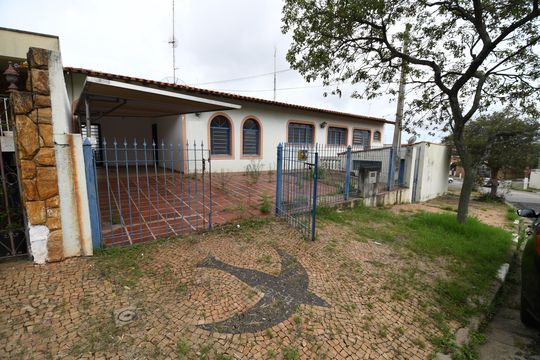 Fachada de casa à venda com 3 quartos, 330m² em Jardim Quarto Centenário, Campinas