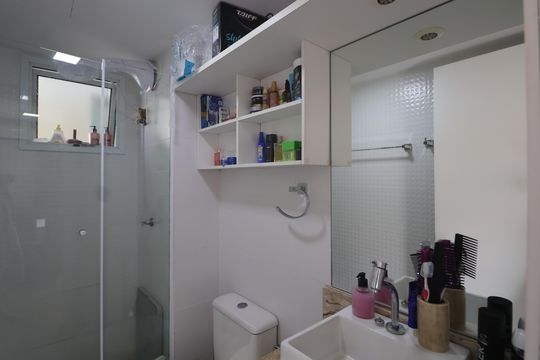 Banheiro de apartamento à venda com 2 quartos, 50m² em Mato Grande, Canoas