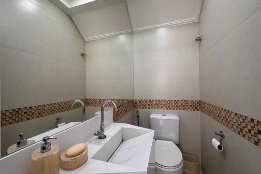 Lavabo de casa de condomínio à venda com 4 quartos, 450m² em Barra da Tijuca, Rio de Janeiro